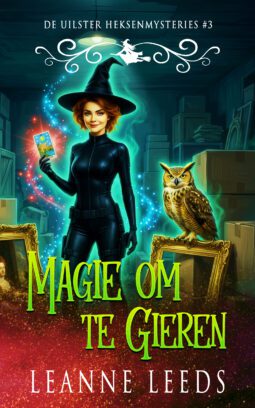 Boekomslag van 'De Uilster Magie' door Leanne Leeds. Een illustratie van een vrouw met donker haar in een kamer vol kleurrijke schilderijen en kunstbenodigdheden, vergezeld door een kleine bruine uil.