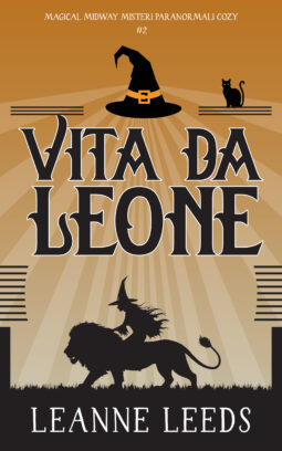 Copertina di Vita da Leone, Libro 2 dei Misteri Paranormali Cozy del Magical Midway di Leanne Leeds